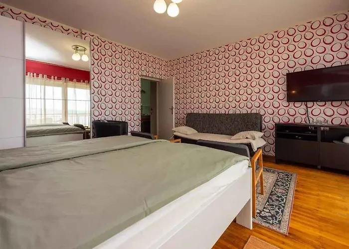 Two-bedroom 3 * 茨里克韦尼察